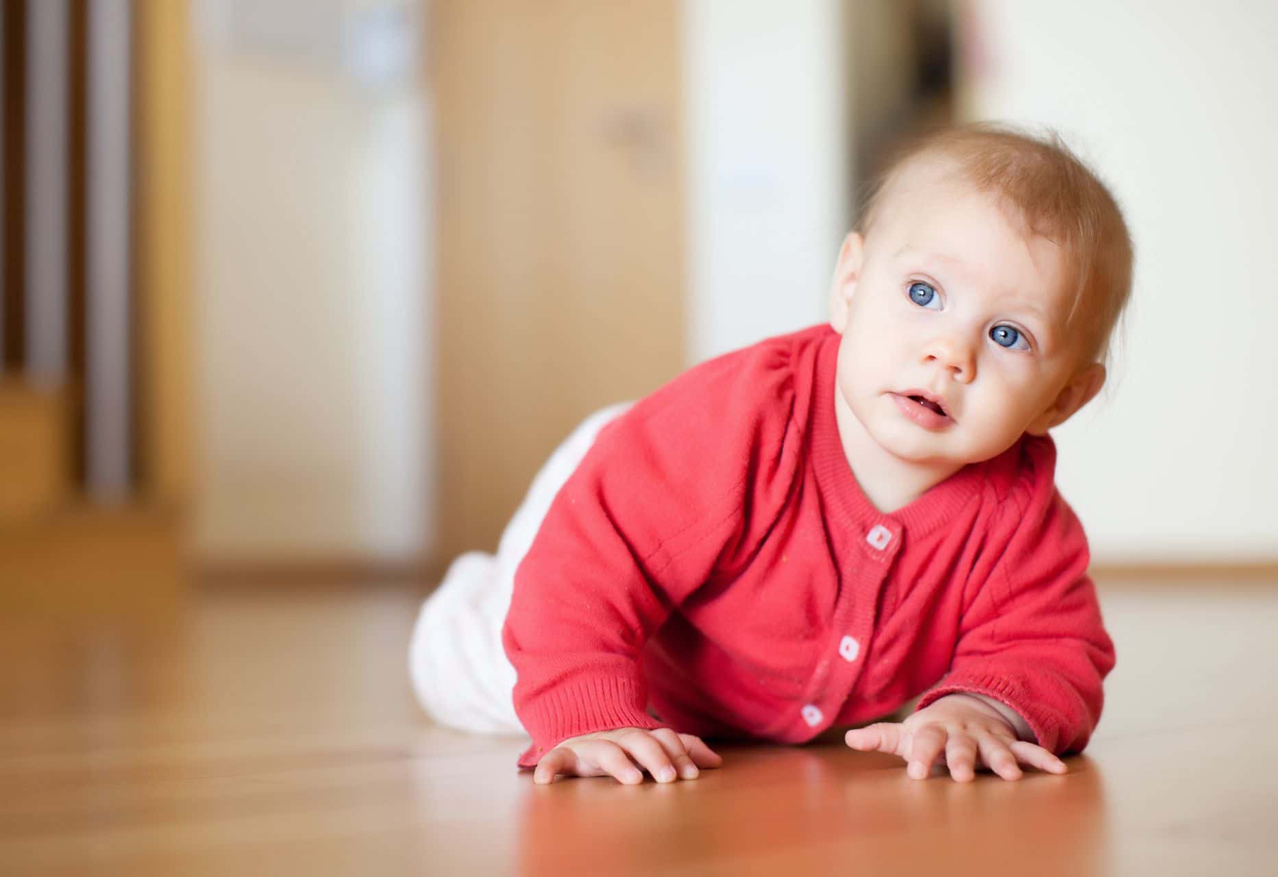 Bebeğim 10 Aylık: Emekleme ve Tutunarak Ayağa Kalkma Dönemi Görseli 3